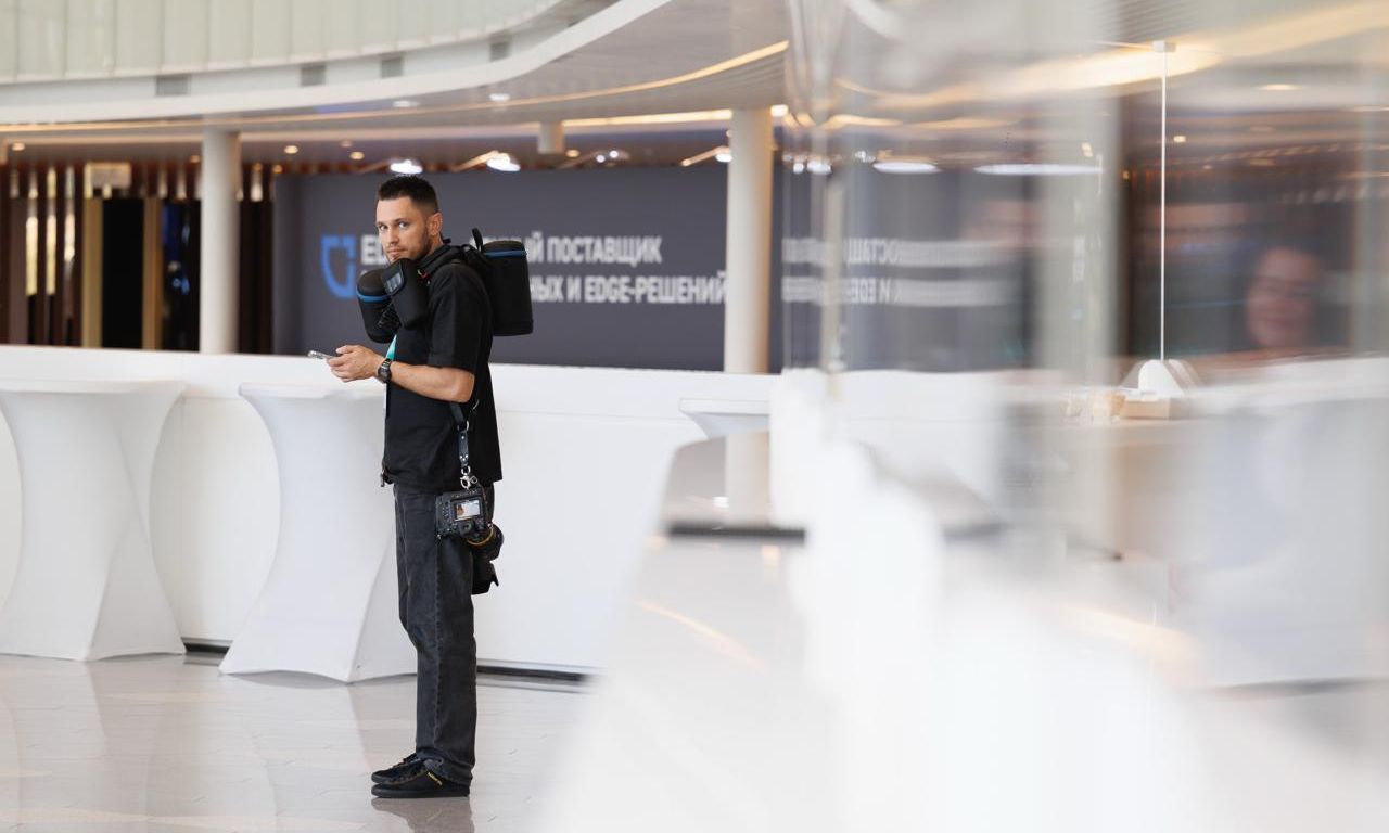 Использование искусственного интеллекта в кино сегодня одобрила даже академия «Оскар» — фильмы с нейросетями допускаются к премии, если раскрыт творческий вклад человека